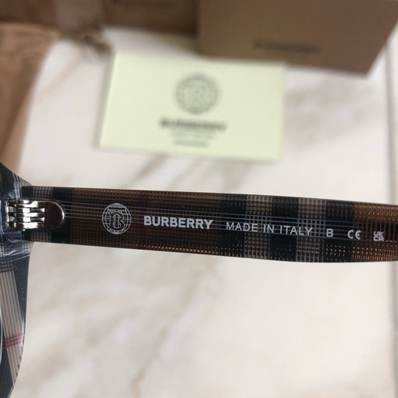 🔥NEW BURBERRY SUNGLASSES 🔥 - Picture 11 of 13